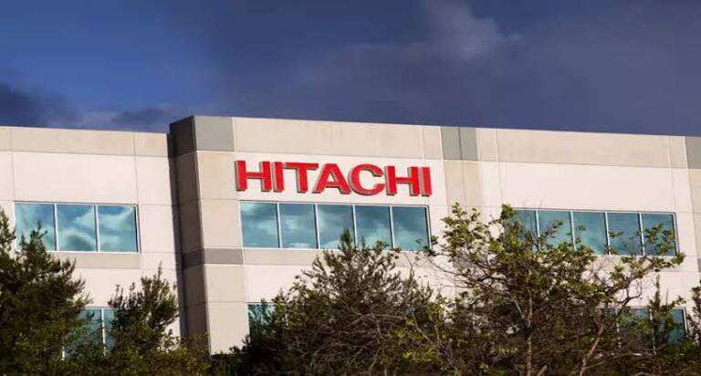 /hitachi-company-ne-contract-workers-ko-dikhaya-baahar-kaa-raasta