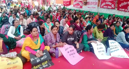 /mahila-majdooron-ke-shoshan-utpidana-ke-khilaaph-jantr-mantr-par-pradarshan