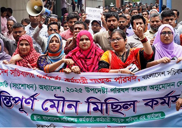 /bangladesh-hasinaa-sareekhe-hashra-ki-aur-badati-yunus-sarkara