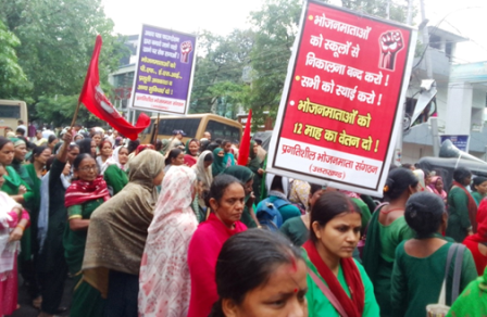 /bhari-barisha-ke-baavajood-bhojanamataon-ne-nikala-juloos