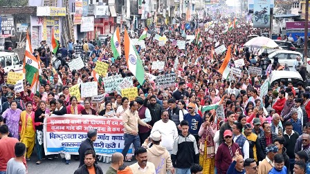 /apane-ghar-jameen-bachaane-ko-sangharasharat-bindukhattavasi