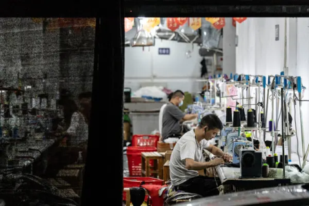 /teriff-war-ka-shikaar-banate-china-ke-vastra-udhyoga-ke-majdoor