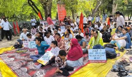 /majdoor-andolan-ke-daman-ke-khilaaf-virodha-protest-jaari