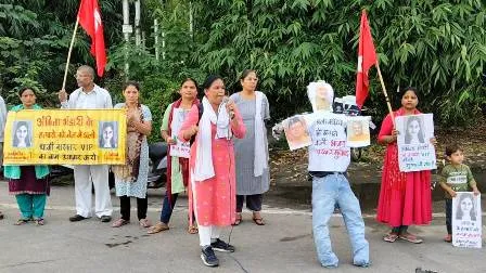 /ankita-bhandari-ko-nyay-dilane-ke-liye-sadakon-par-utare-log
