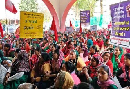 /sahoshan-v-utpidan-ke-khilaaf-sadakon-par-utari-bhojanamataen