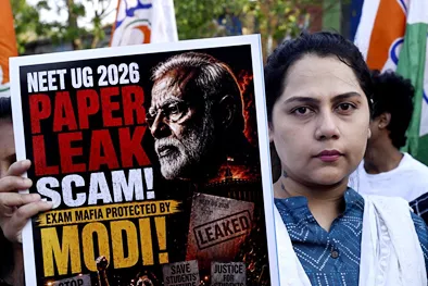 /ek-aur-paper-leak-student-akroshit