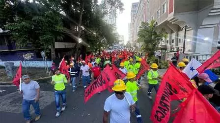 /ameriki-hastakshep-v-pension-sudharon-ke-virodha-mein-indefinite-strike