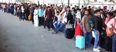 /surat-mein-tanghal-majadooron-ne-shuru-kiyaa-gaon-chalo-movement